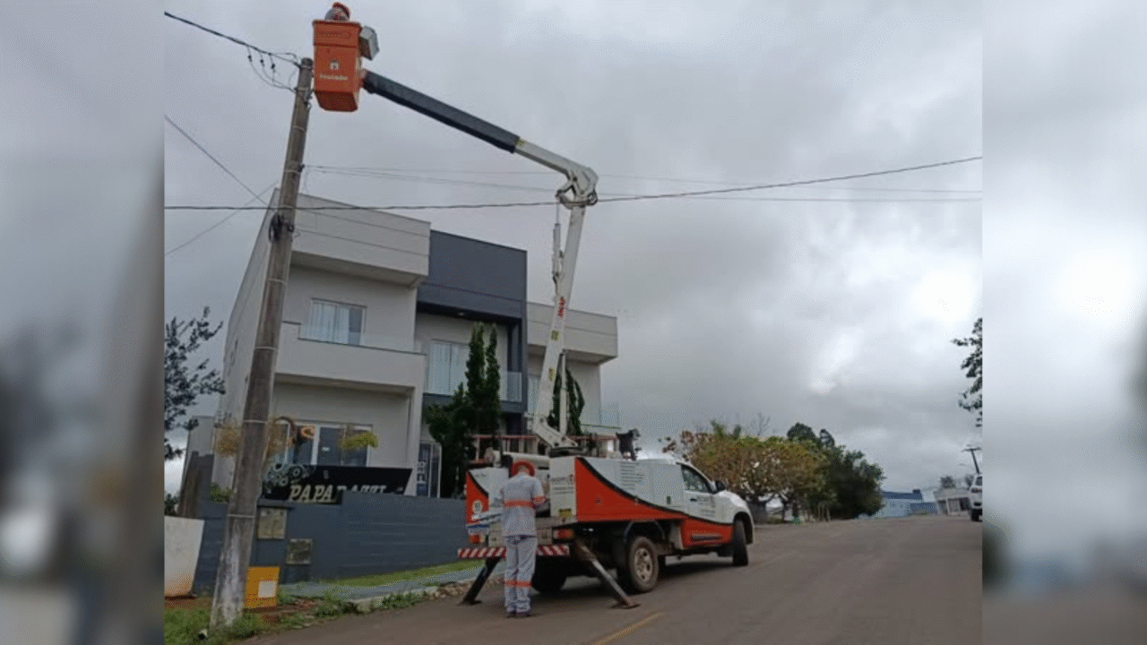 Dionísio Cerqueira avança na modernização da iluminação pública com tecnologia LED 5 Projeto leva mais eficiência, economia e segurança a diferentes bairros e comunidades do município