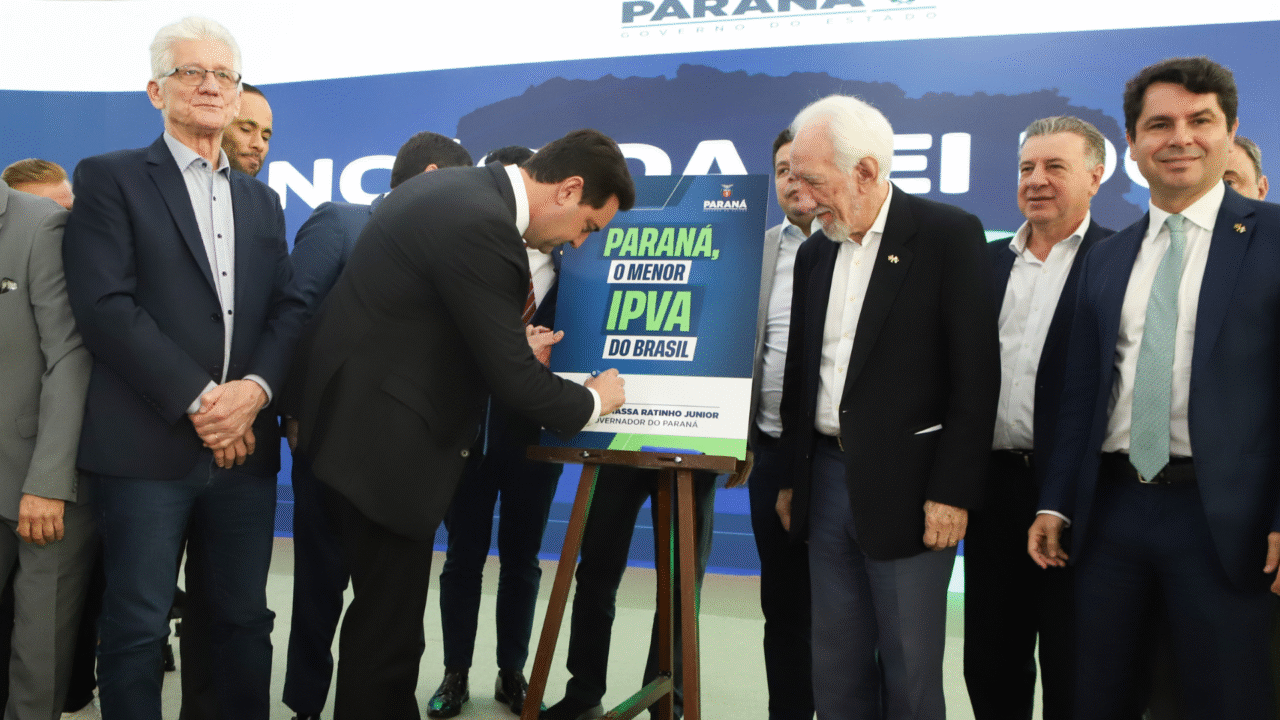 Paraná reduz IPVA de 3,5% para 1,9%, a menor alíquota do Brasil. Medida entra em vigor em 2026 e beneficiará 3,4 milhões de proprietários.