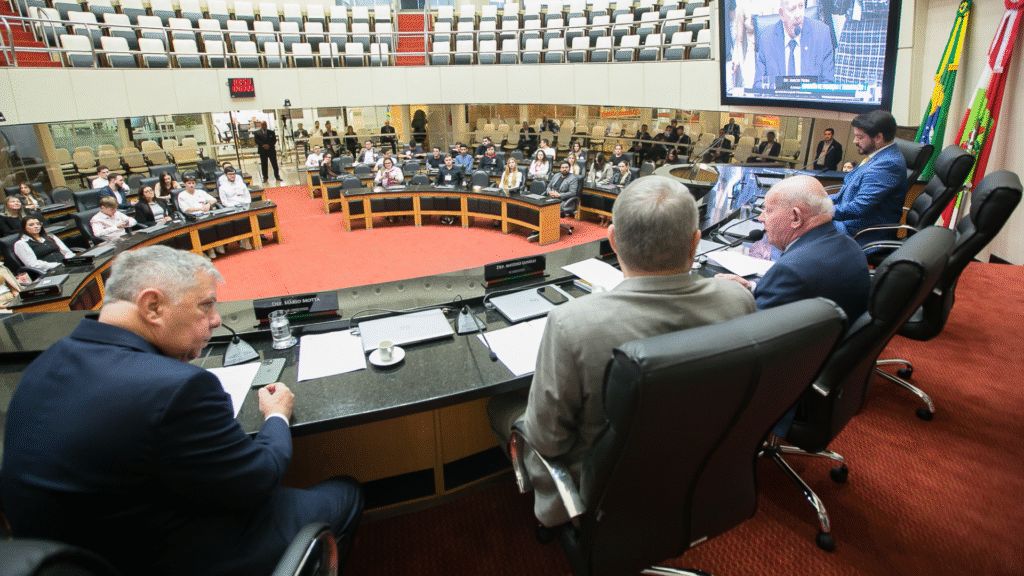 Assembleia de SC aprova projeto que garante inclusão alimentar a alunos com TEA e TDAH 3 Projeto sobre inclusão alimentar em escolas públicas avança na Assembleia e pode beneficiar milhares de estudantes com necessidades específicas.