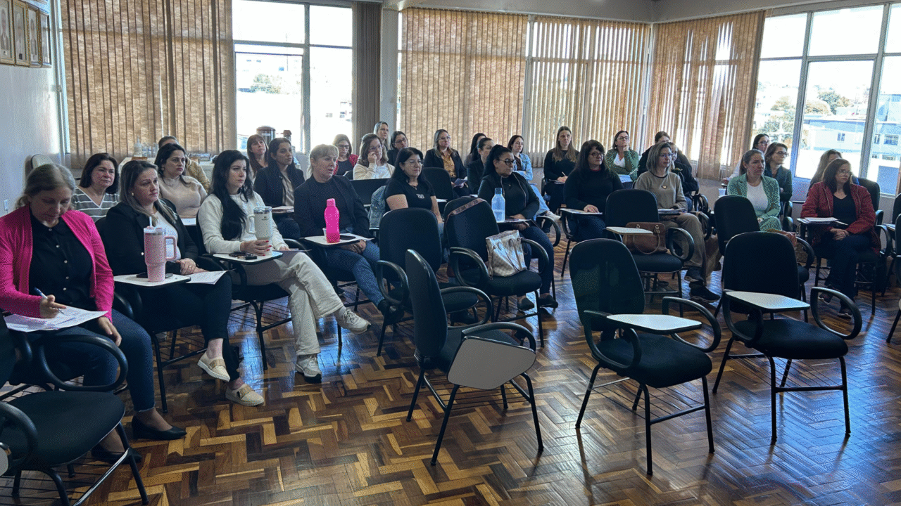 Barracão promove formação de professores da Educação Especial 4 crys 9 4