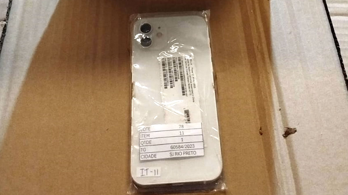 Leilão da Receita tem iPhone a partir de R$ 800 e carros a R$ 4 mil 3 Propostas podem ser enviadas a partir das 8h do dia 18 de setembro até as 18h de 24 de setembro. O lote mais barato do leilão é o de número 1, com um pneu de automóvel da marca Pirelli