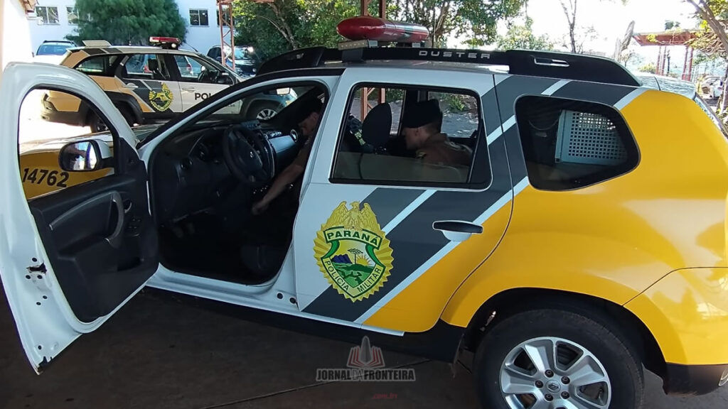 Mulher é presa por furto e receptação de celulares, em Bom Jesus do Sul 2 A mulher foi presa após deixar dois celulares em uma assistência para desbloquear e no local furtar o aparelho celular de uma funcionária