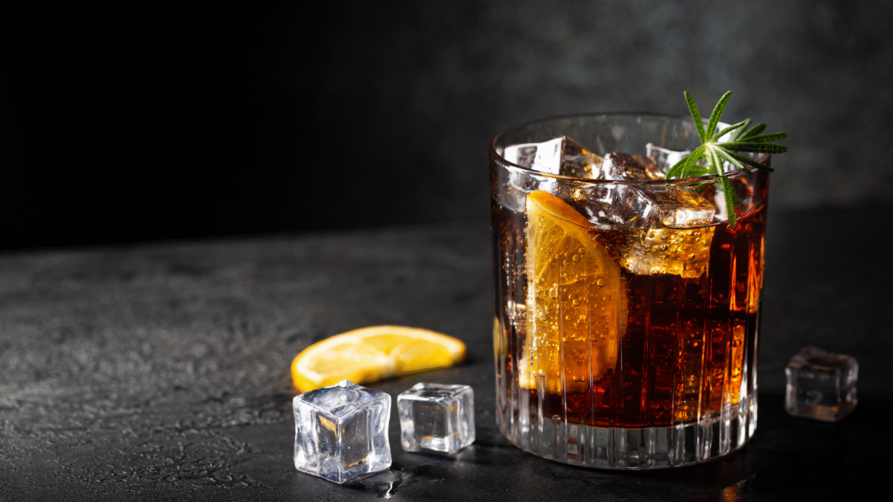 Como fazer o drink Cuba Libre