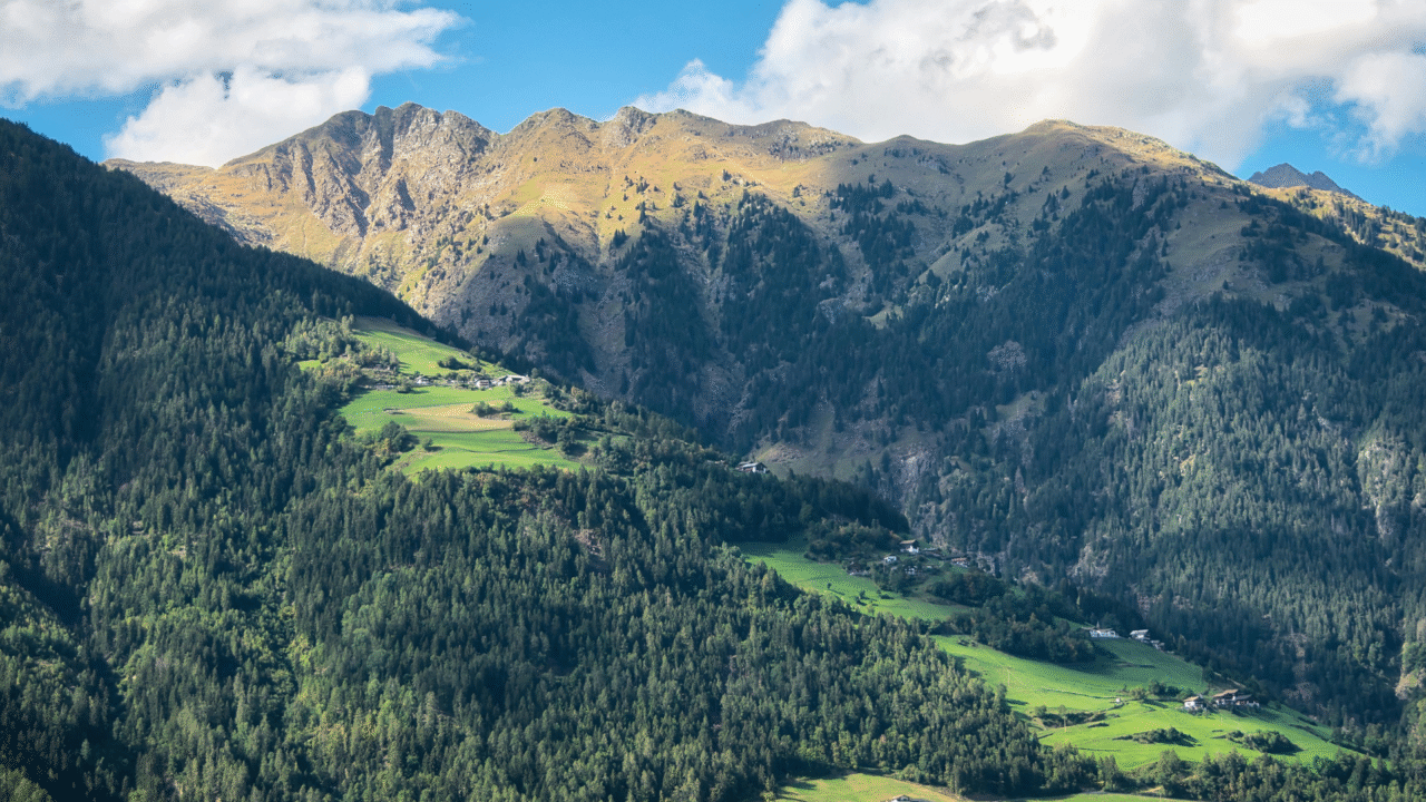 Jovem alemã morre em queda de 70 metros durante trilha no Tirol
