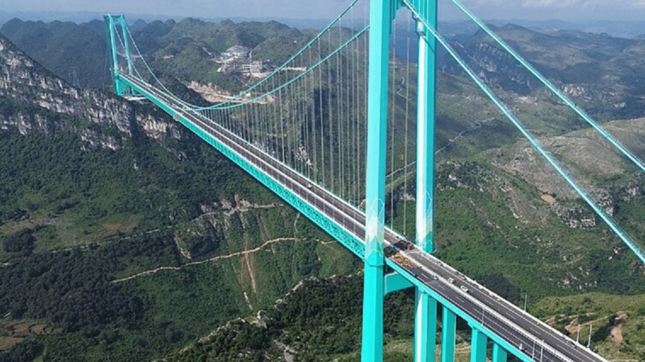 China inaugura a ponte mais alta do planeta e revoluciona transporte em Guizhou