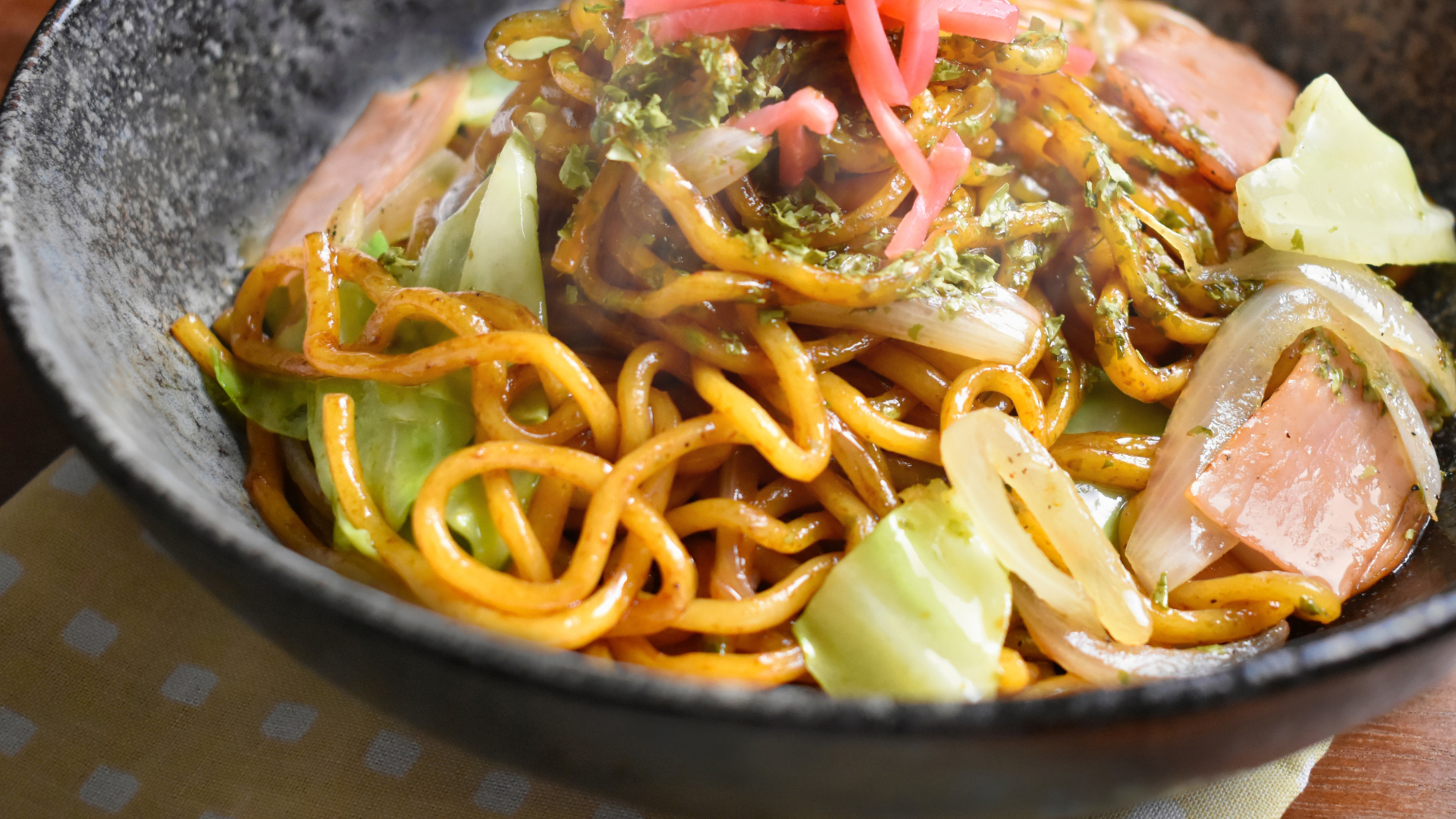 Aprenda a fazer o yakisoba tradicional