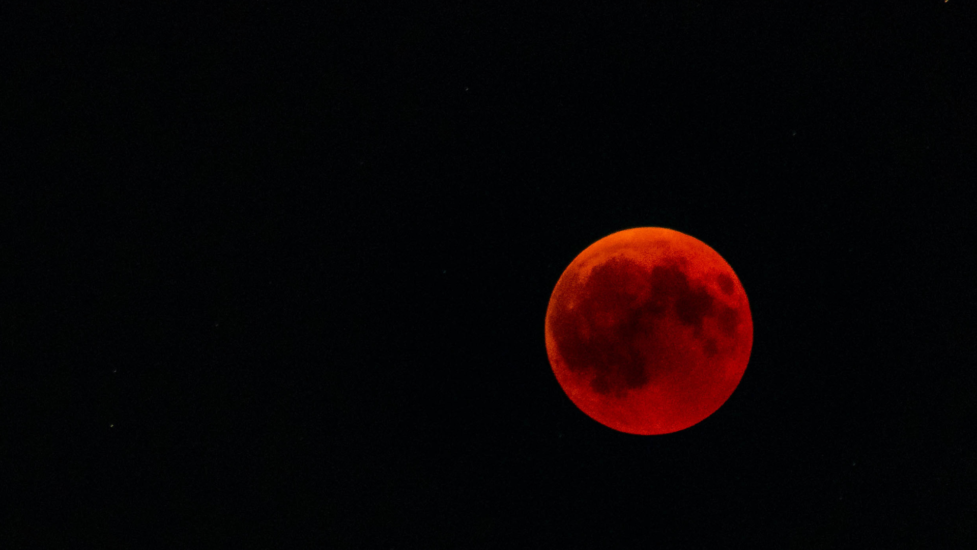 Eclipse lunar total revela a “Lua de Sangue” neste domingo (07)