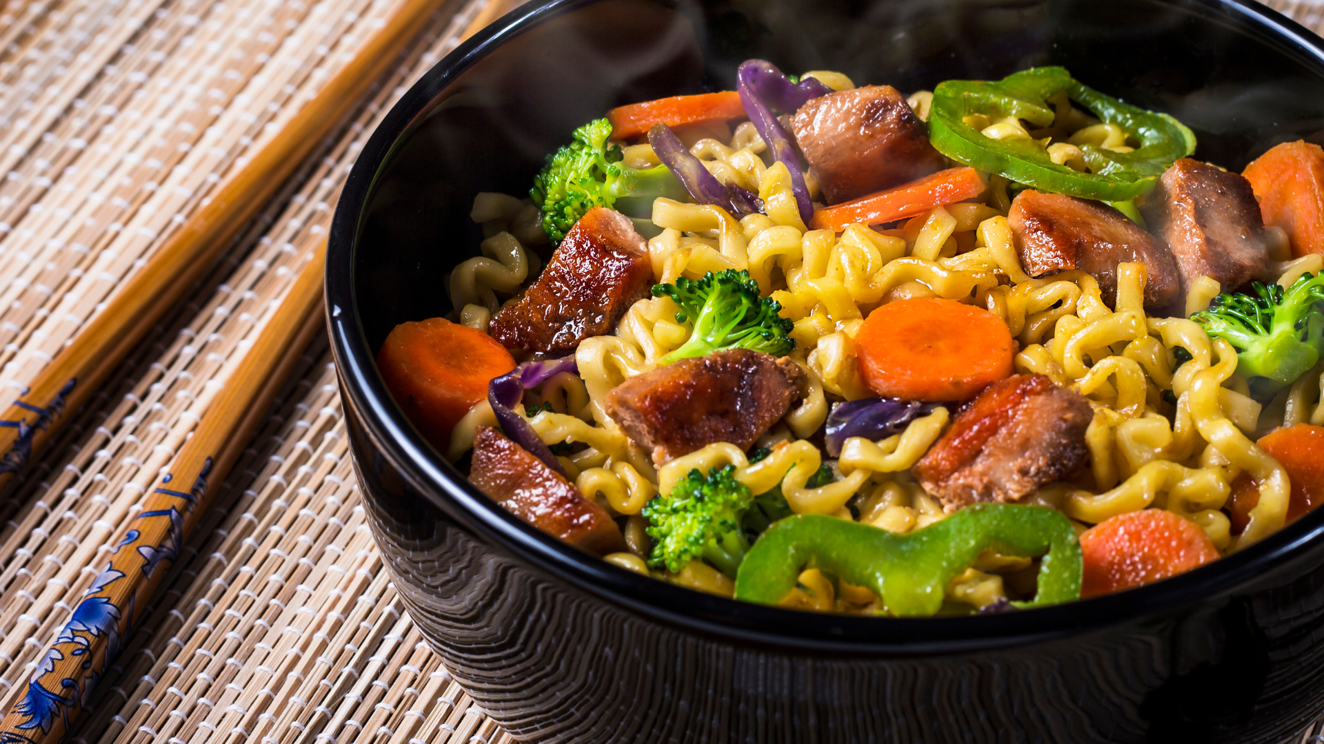 Aprenda a fazer o yakisoba tradicional