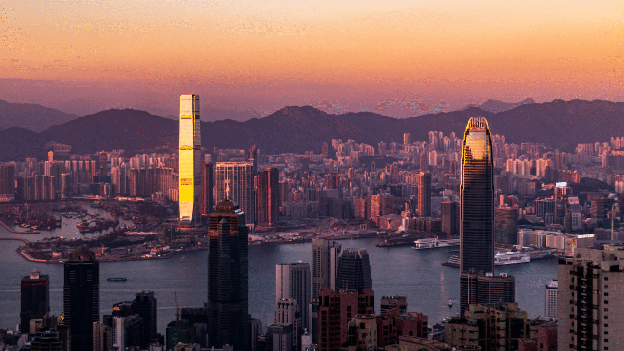 Bomba da 2ª Guerra força retirada em massa em Hong Kong e mobiliza megaoperação policial