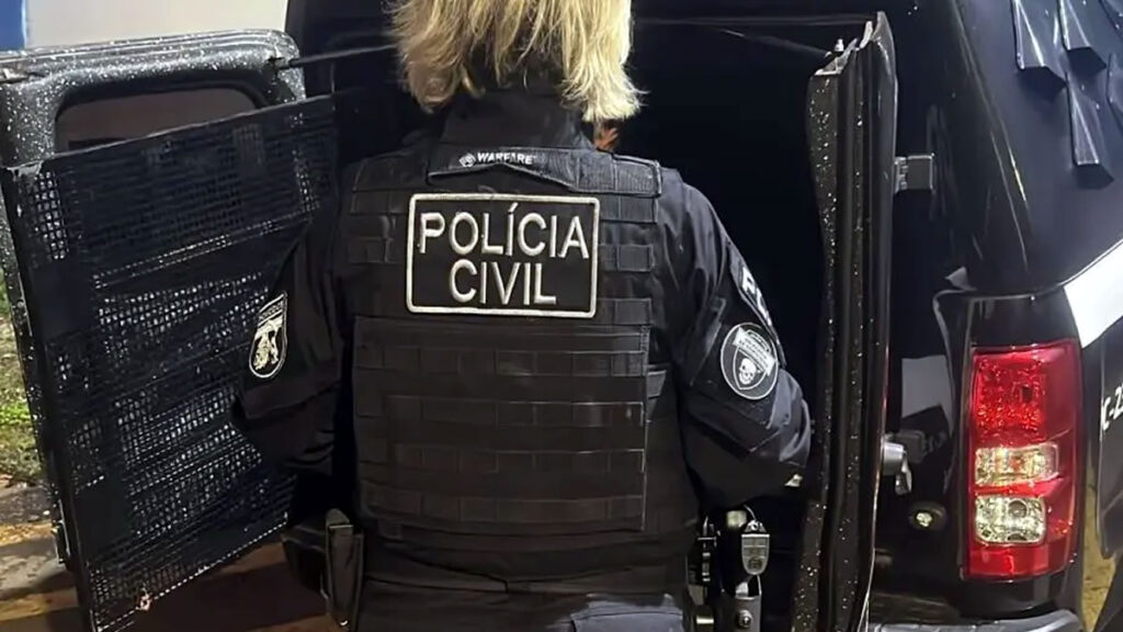 Mãe e padrasto são presos acusados por morte de criança de 2 anos por espancamento 3 Polícia concluiu que criança sofreu agressões e morreu por espancamento. Mãe e padrasto foram detidos em Pato Branco