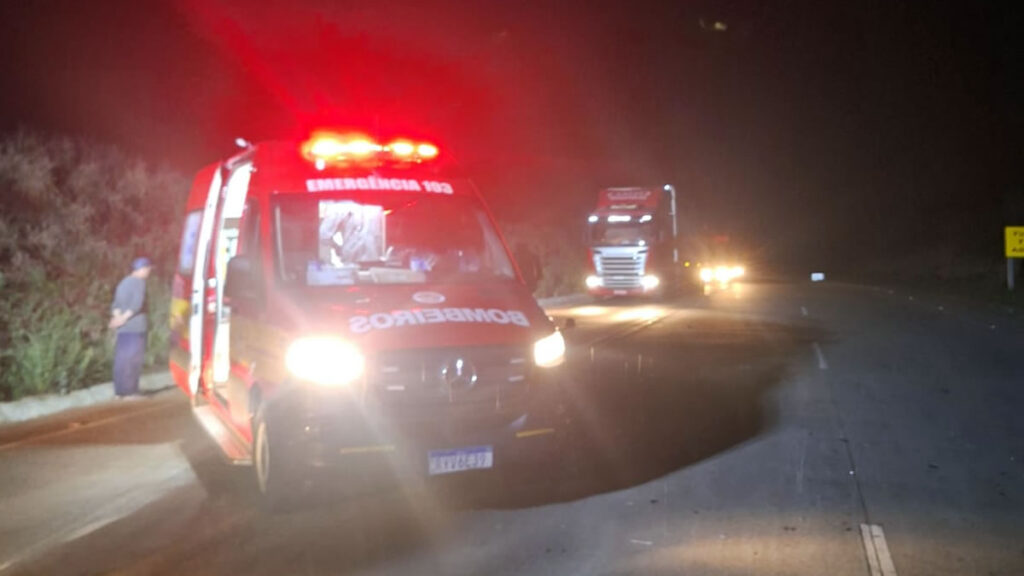 Homem fica gravemente ferido em acidente na BR 163, em Guarujá do Sul 4 No local os socorristas atenderam um homem, condutor de um Ford Focus que após uma colisão saiu da pista e capotou