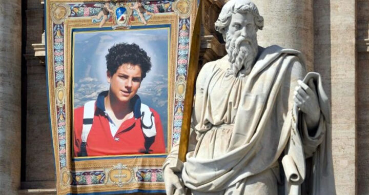 Carlo Acutis se torna o primeiro santo da geração "millennial" 14 ugnyjhy gty