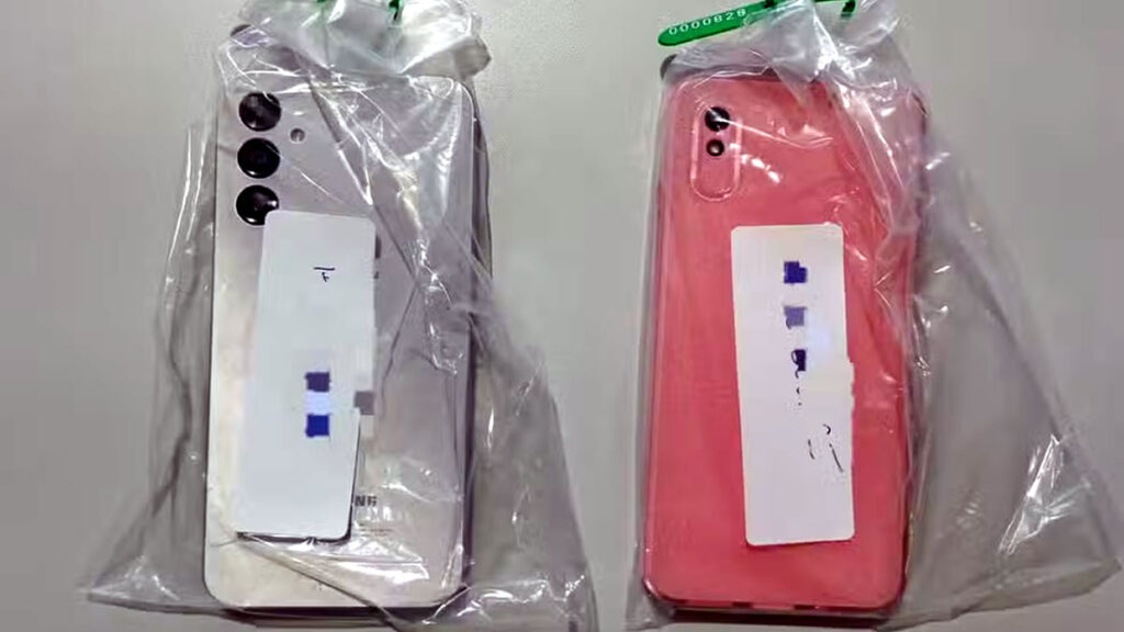 Mulher leva celular para conserto e técnicos descobrem que ela compartilhava imagens sexuais da filha de 9 anos 3 Segundo a polícia, mulher de 47 anos é servidora pública no setor da saúde e foi presa em flagrante. Caso foi registrado em Quedas do Iguaçu, no oeste do Paraná