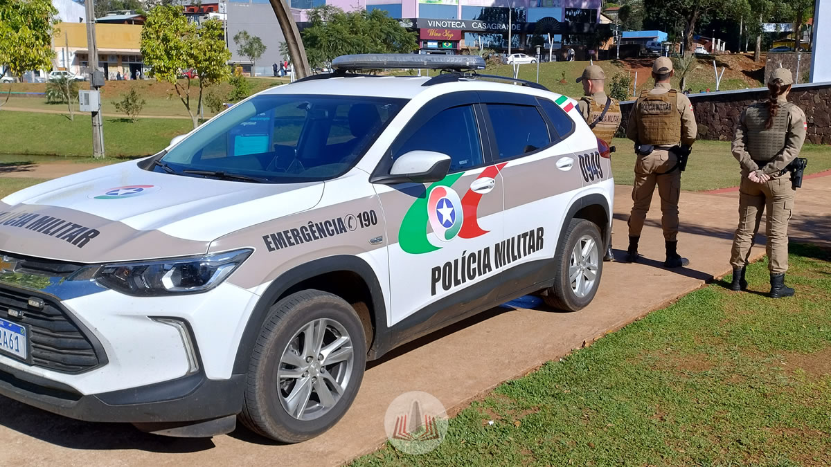 O adolescente seguia pela Av. Internacional quando foi abordado pelos ladrões que lhe ameaçaram com um canivete