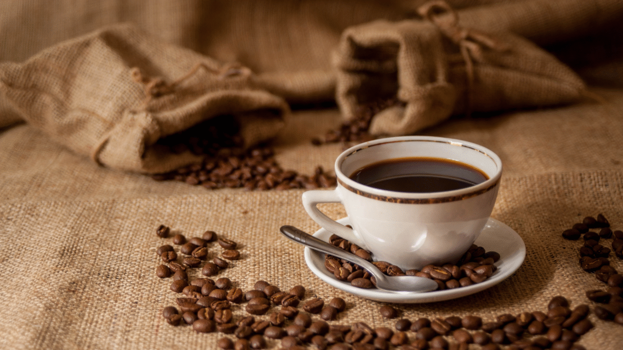 O que acontece com o corpo quando trocamos café por chá por 30 dias?