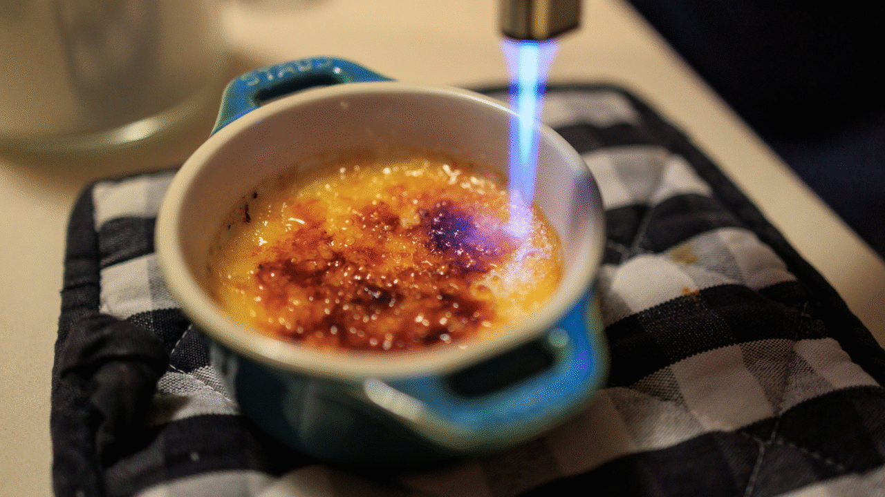 Creme Brûlée: o clássico francês que derrete na boca e encanta gerações