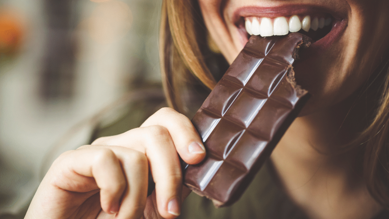 O Segredo do Chocolate: Por Que Ele Nos Deixa Tão Felizes? 3 O Segredo do Chocolate: Por Que Ele Nos Deixa Tão Felizes?