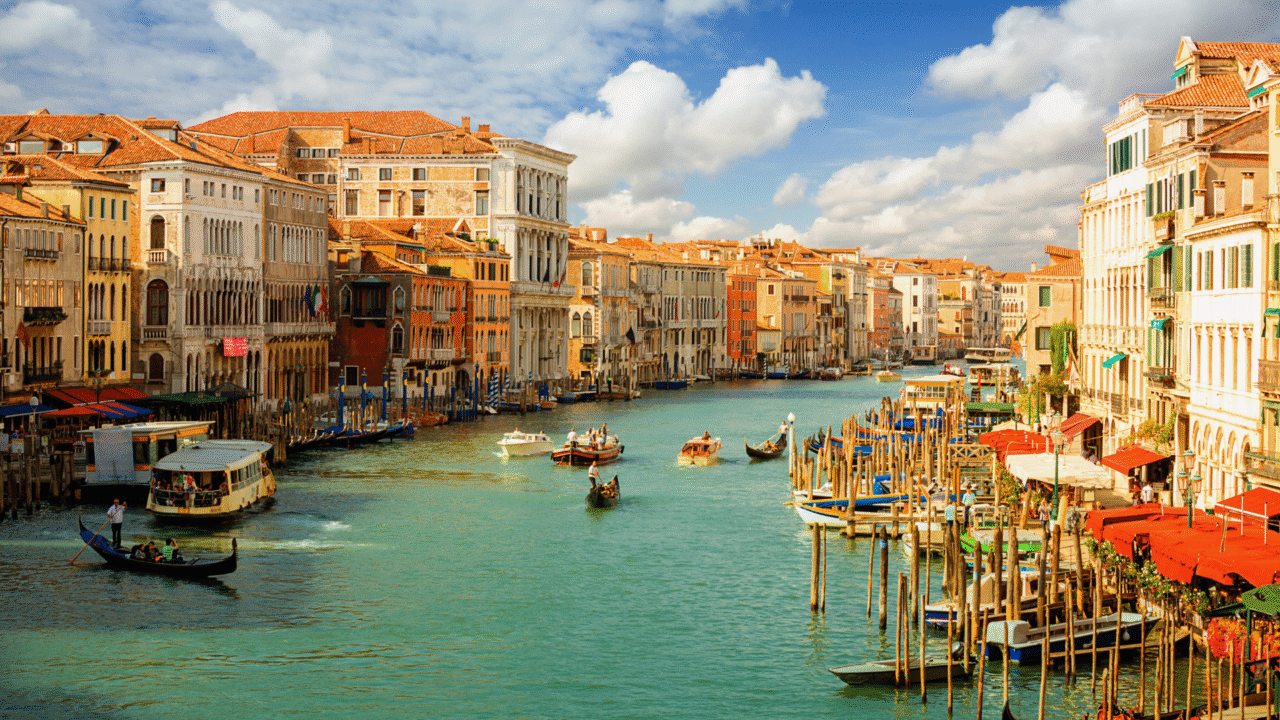 Os 10 pontos turísticos mais fotografados do mundo: lugares que encantam lentes e corações 12 Heloisa L 53