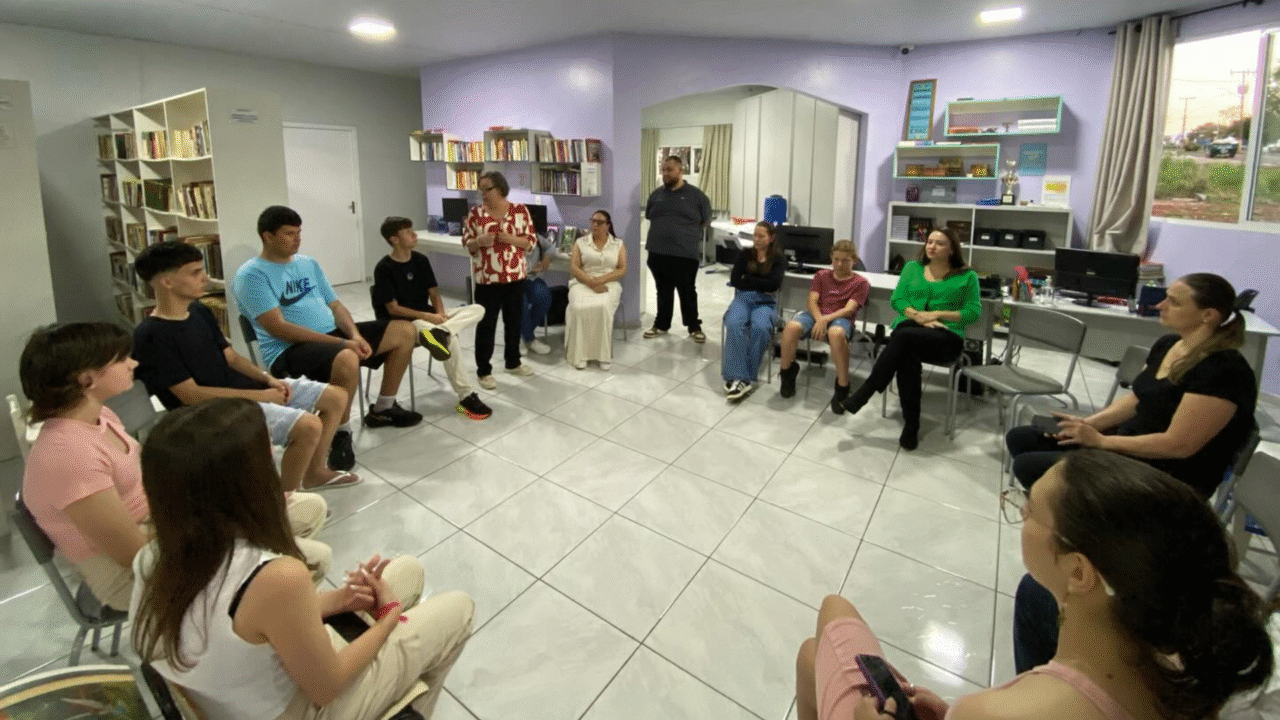 Biblioteca Municipal de Dionísio Cerqueira forma 20 alunos em curso de Computação 11 Heloisa L 59 1