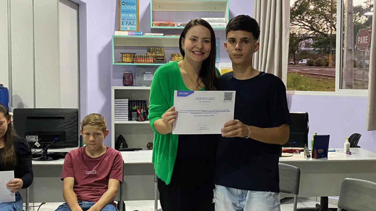 Biblioteca Municipal de Dionísio Cerqueira forma 20 alunos em curso de Computação 9 Heloisa L 60 1