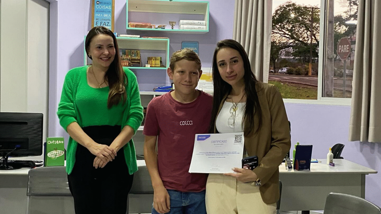 Biblioteca Municipal de Dionísio Cerqueira forma 20 alunos em curso de Computação 6 Heloisa L 61 1