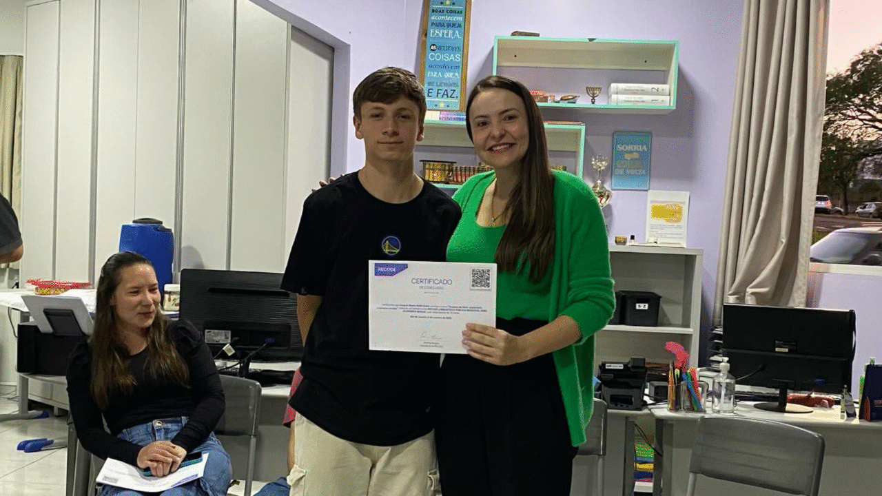 Biblioteca Municipal de Dionísio Cerqueira forma 20 alunos em curso de Computação 5 Heloisa L 62 1