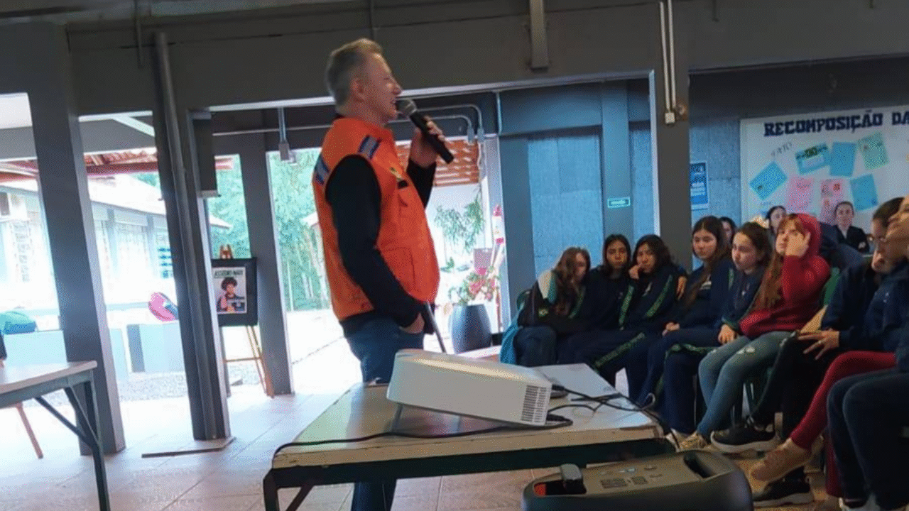 Defesa Civil de Bom Jesus do Sul promove ações educativas sobre prevenção e redução de riscos de desastres 6 Heloisa L 68 1