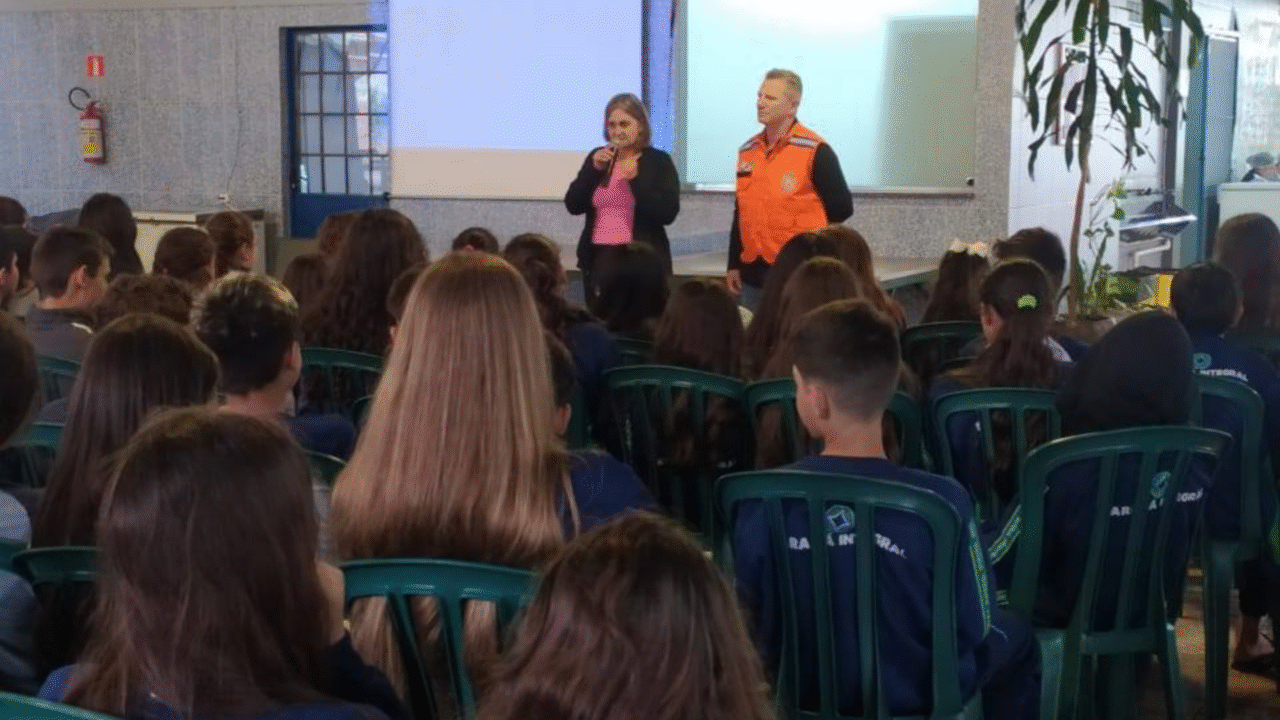 Defesa Civil de Bom Jesus do Sul promove ações educativas sobre prevenção e redução de riscos de desastres 7 Heloisa L 69 1