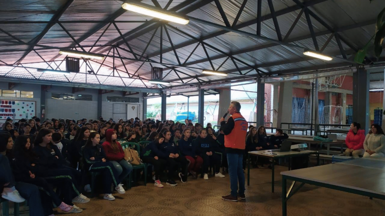Defesa Civil de Bom Jesus do Sul promove ações educativas sobre prevenção e redução de riscos de desastres 3 Heloisa L 70 1