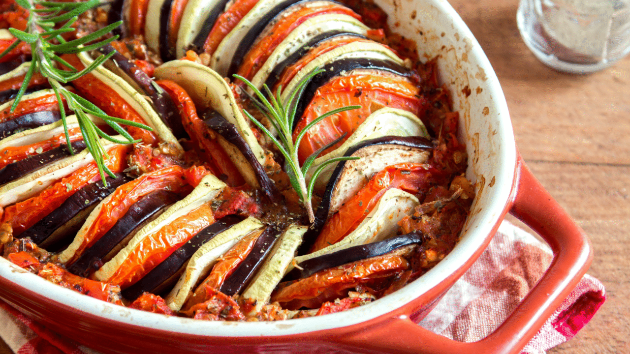 Ratatouille: o segredo francês dos legumes assados que viraram obra de arte