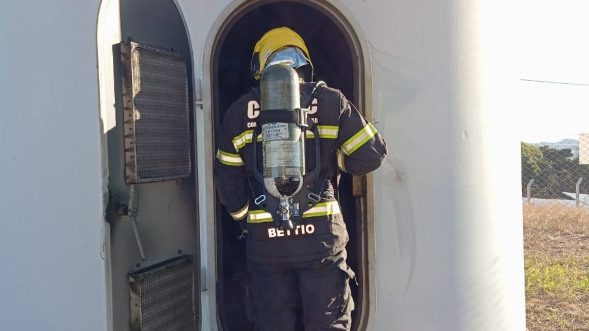 Homem sofre queimaduras de 3° grau em incêndio em torre eólica em São José do Cedro 4 O homem de 42 anos, que trabalhava na manutenção dos equipamentos internos do aerogerador, apresentava queimaduras de 1º, 2º e 3º graus