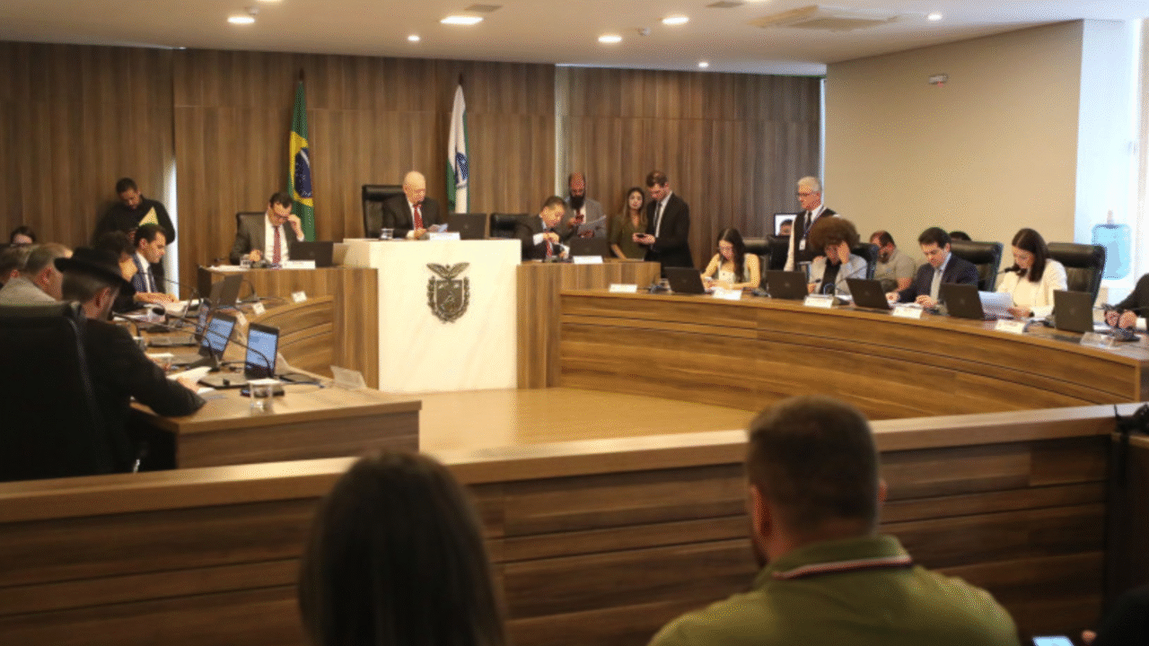 Governo lança Programa Regulariza Paraná com até 95% de desconto em multas e vantagens para empresas e cidadãos quitarem débitos tributários e não tributários.