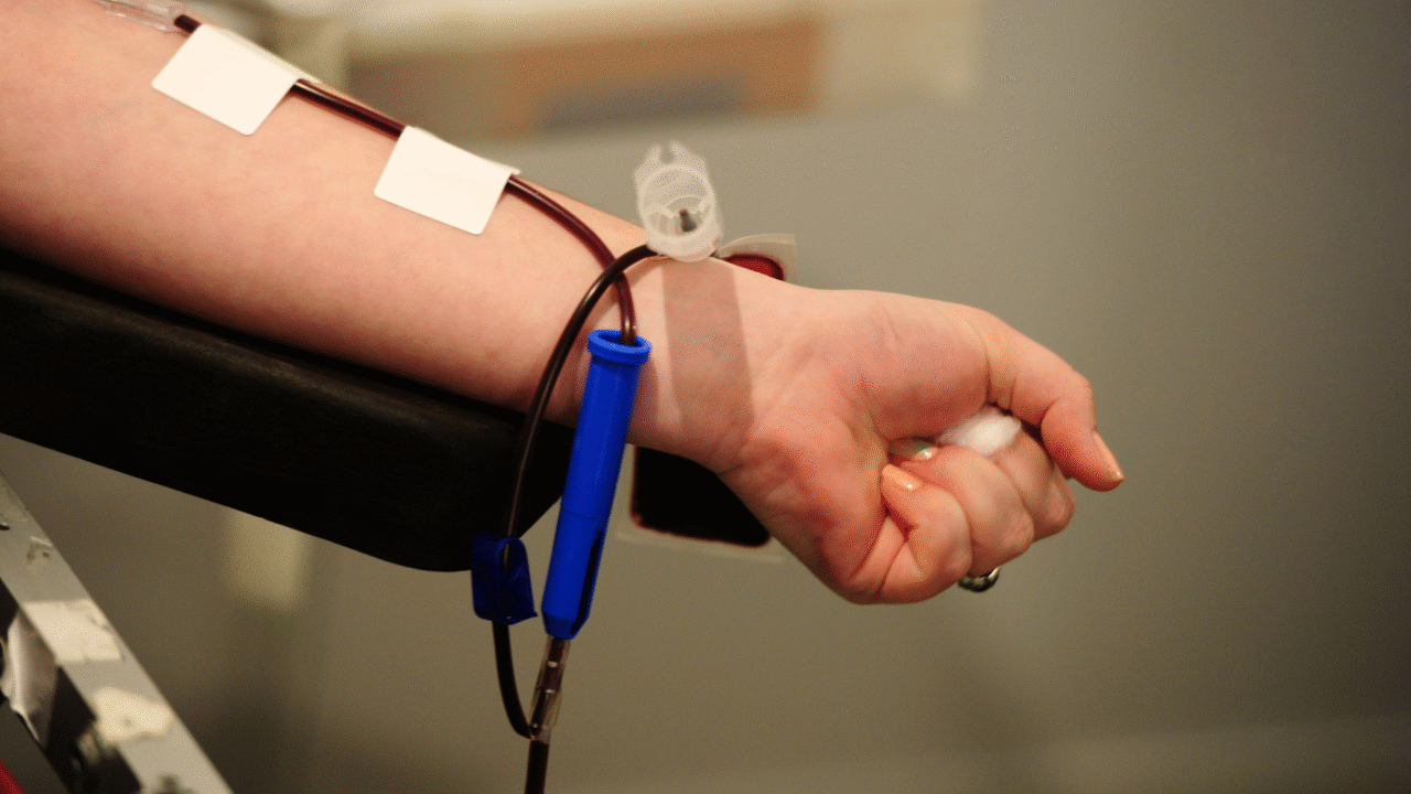 Parceria entre Espanha e Brasil pode reduzir custos e ampliar o acesso a terapias CAR-T para tratamento de cânceres do sangue.