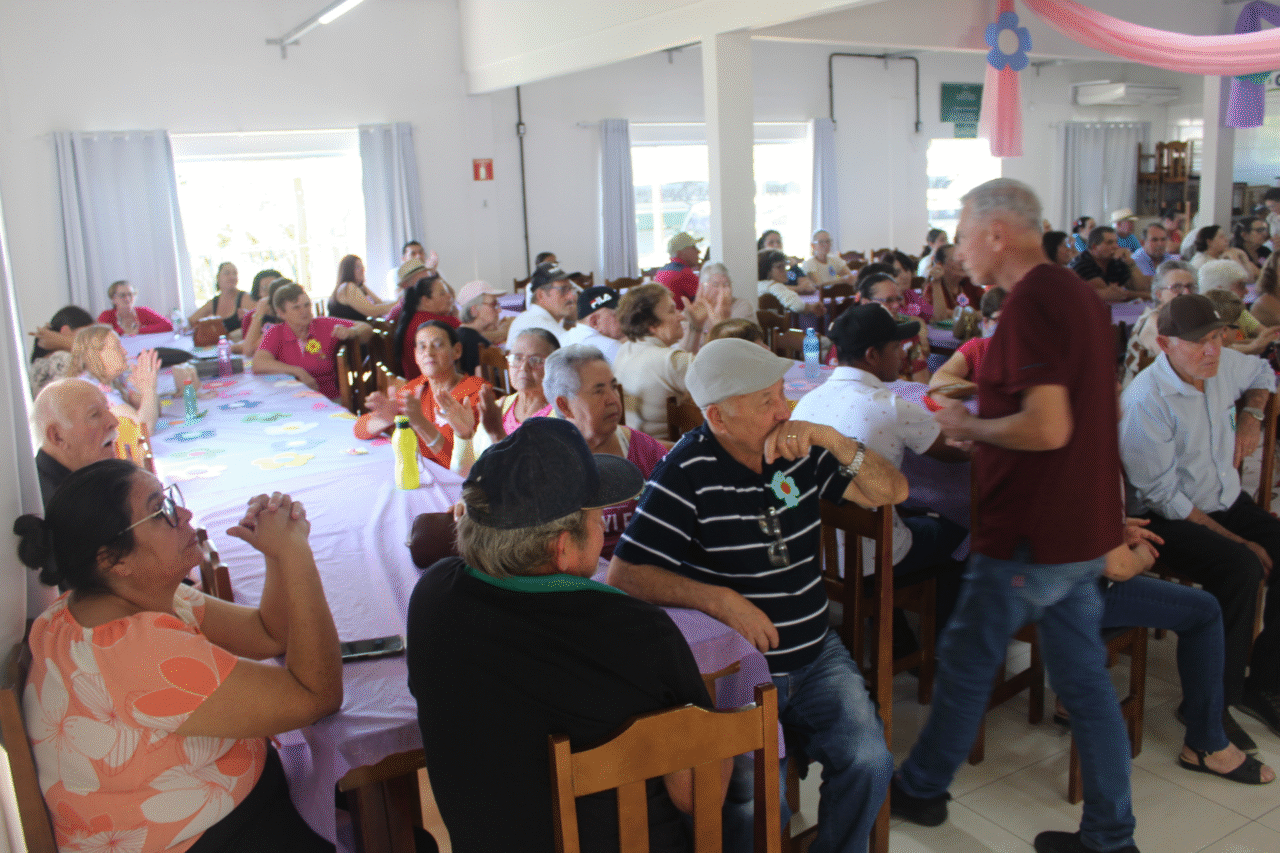 Barracão celebra o Dia do Idoso em tarde animada com a "Matinê da Primavera" 12 crys 13 5