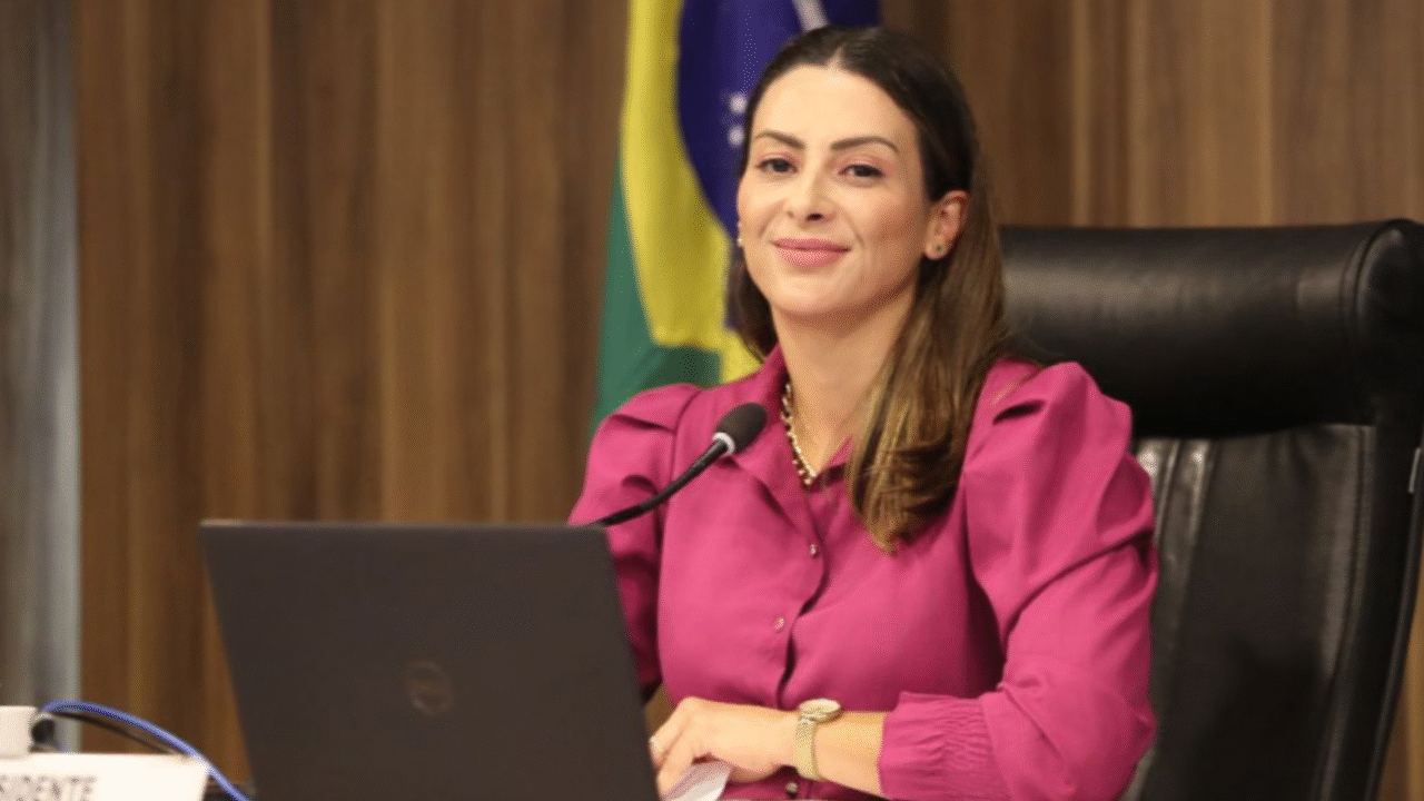 Paraná pode oferecer teste genético gratuito no SUS para detectar risco de câncer de mama; proposta da Alep avança em meio ao Outubro Rosa.