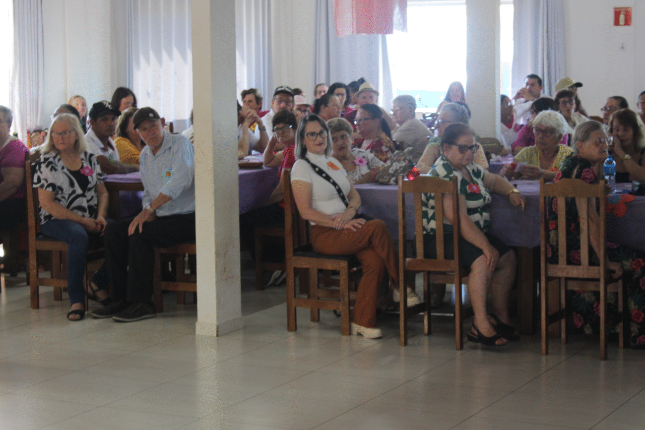 Barracão celebra o Dia do Idoso em tarde animada com a "Matinê da Primavera" 14 crys 15 5