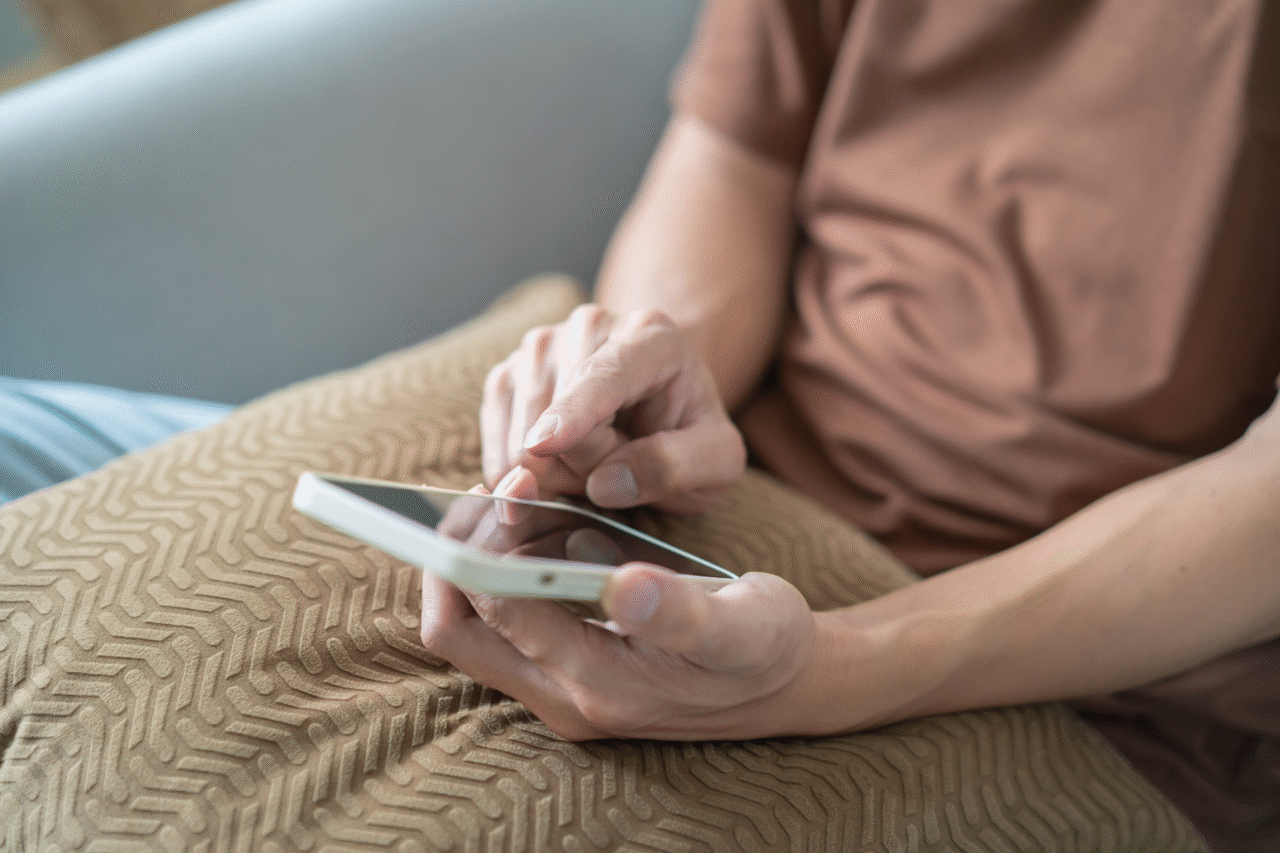 Chatbot incentiva adolescente ao suicídio e família processa empresa de IA após tragédia nos EUA 30 crys 15 6