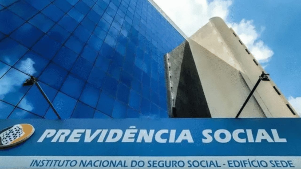 INSS suspende crédito consignado de bancos investigados por irregularidades 3 INSS suspende crédito consignado de quatro instituições financeiras por irregularidades em contratos; decisão é preventiva e temporária.