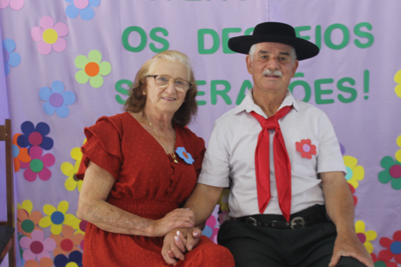 Barracão celebra o Dia do Idoso em tarde animada com a "Matinê da Primavera" 16 crys 17 5