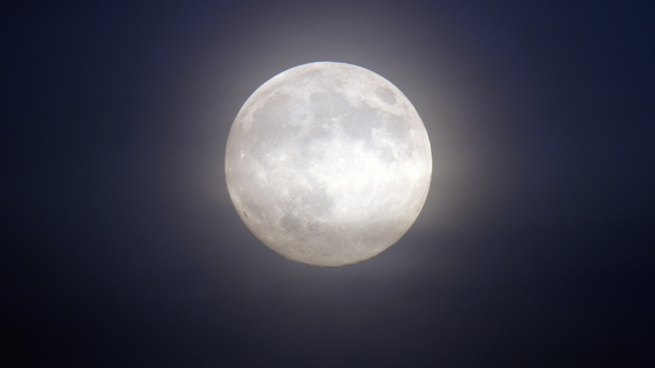 A Lua está em fase Cheia nesta terça-feira (7), com 100% de visibilidade. Confira o calendário completo das fases lunares em outubro de 2025.
