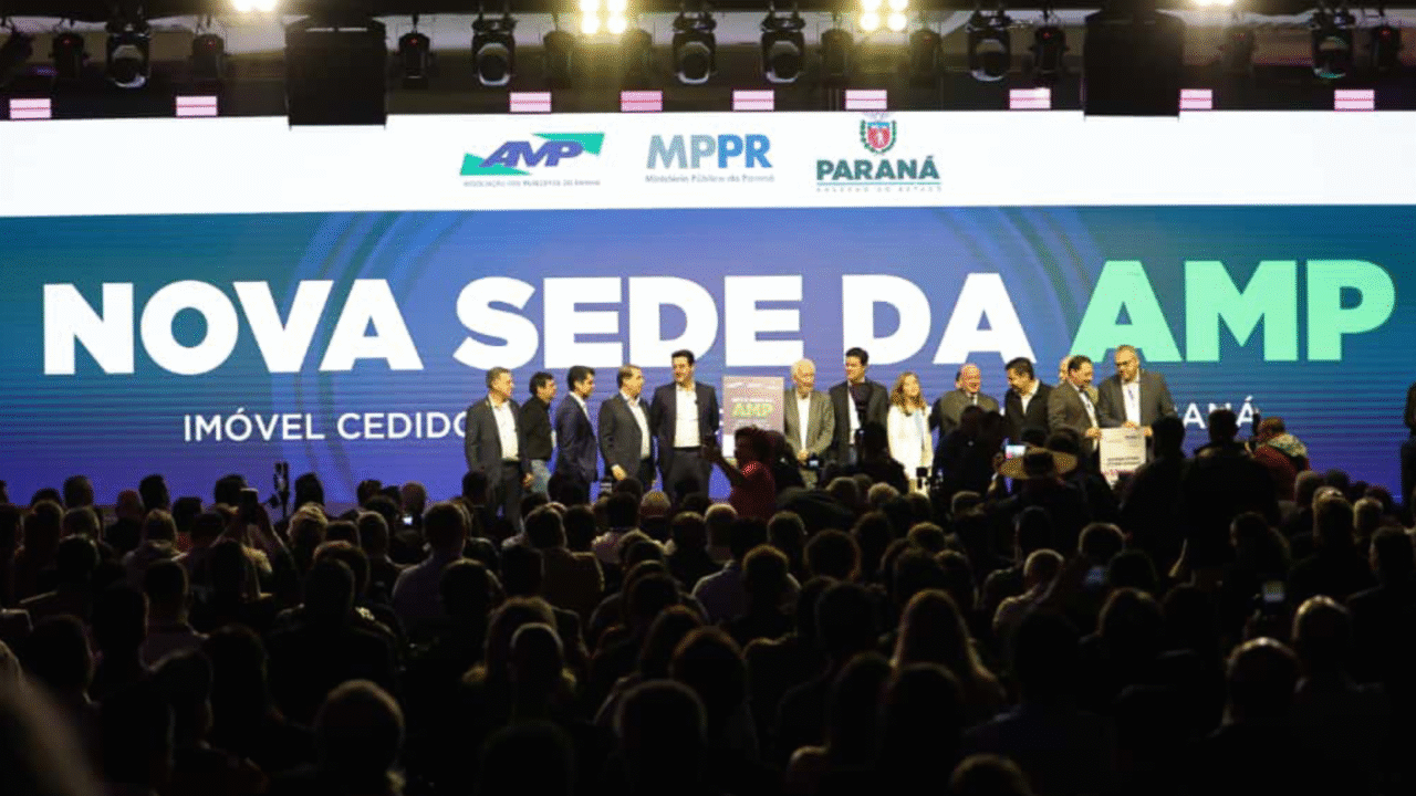 Maior investimento urbano da história do Paraná: R$ 2 bilhões para ruas, R$ 15 milhões para a AMP e novos projetos sociais e sustentáveis.