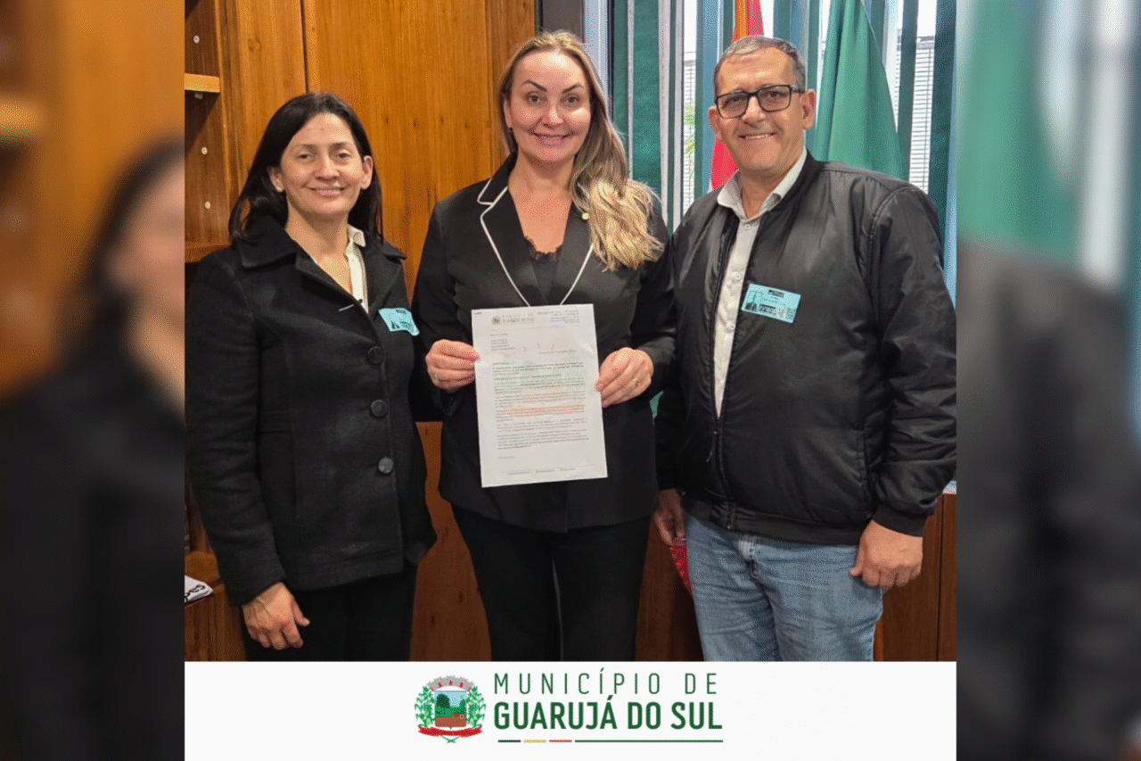 Prefeita Eliane e vice Celso cumprem agenda em Brasília 4 A prefeita e seu vice cumpriram uma série de agendas com parlamentares federais, com o objetivo de captar novos recursos para Guarujá do Sul