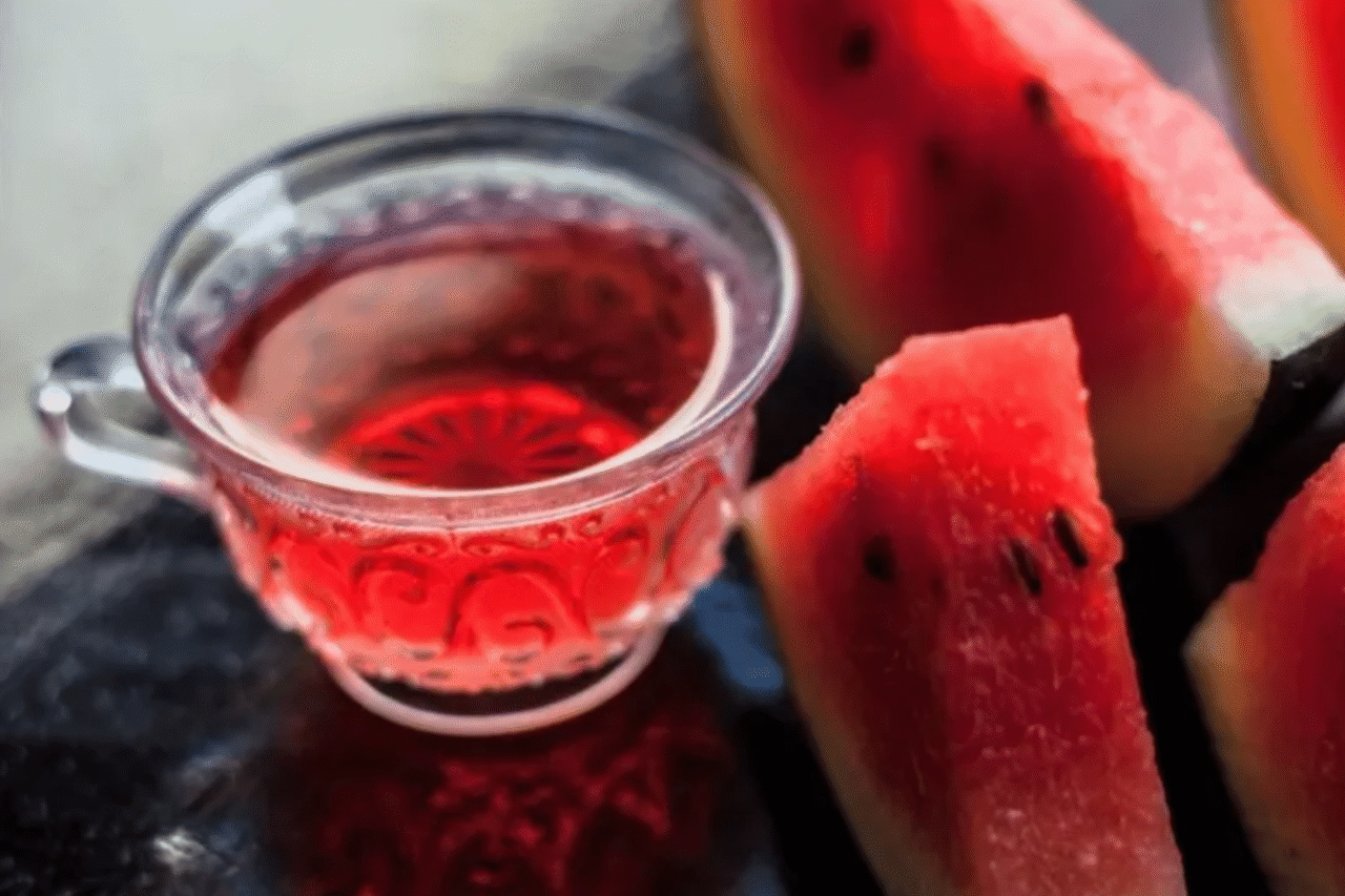 Um copo de chá de melancia pode ser o toque que faltava para sua rotina saudável 4 crys 33 5