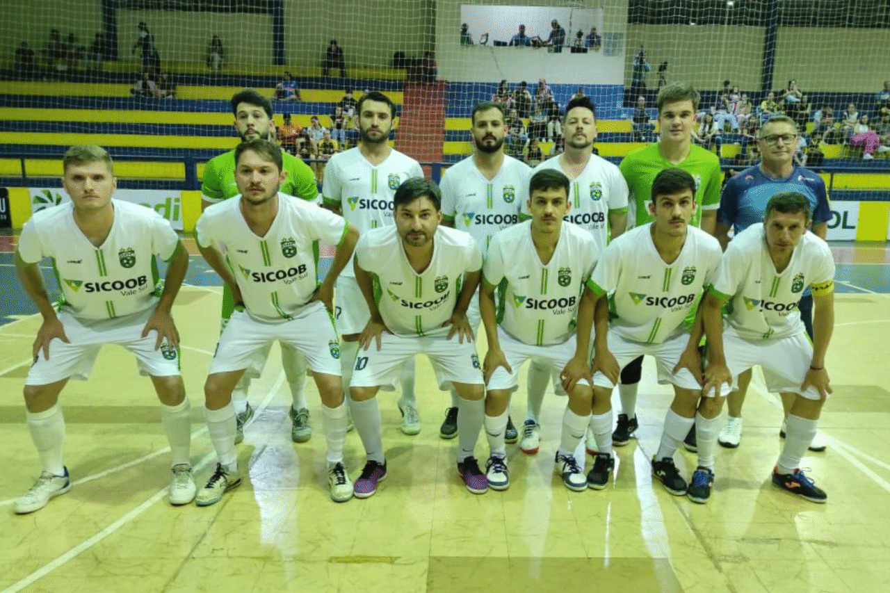 BAC vence em Realeza e garante vaga entre as melhores equipes da AESUPAR 1 O BAC brilhou em quadra ao vencer a equipe do Real de Realeza por 3X1, em um jogo intenso, válido pelo Campeonato de Futebol de Salão da AESUPAR
