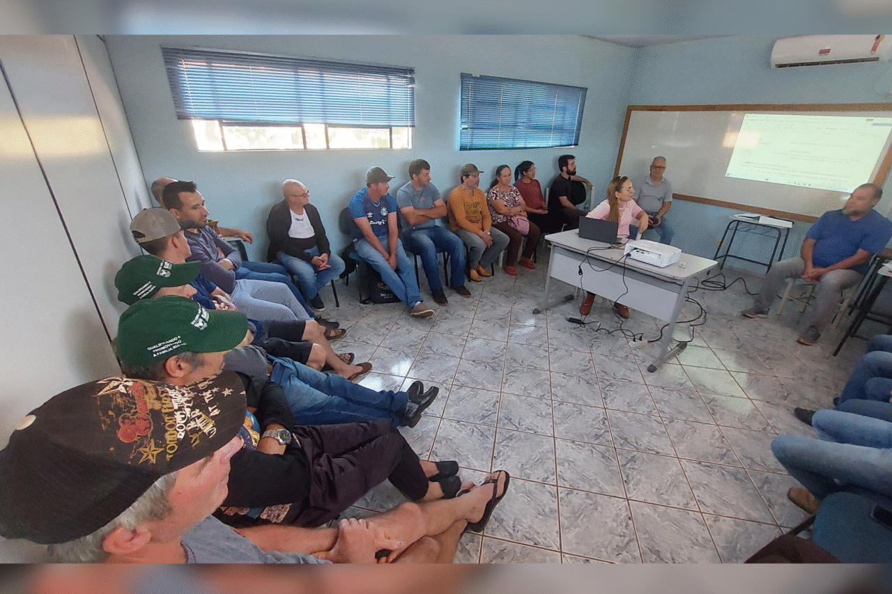 Apicultores de Bom Jesus do Sul se reúnem para tratar da criação da Associação Municipal 4 O encontro teve como propósito alinhar ações, discutir projetos e definir medidas para o fortalecimento dos apicultores locais