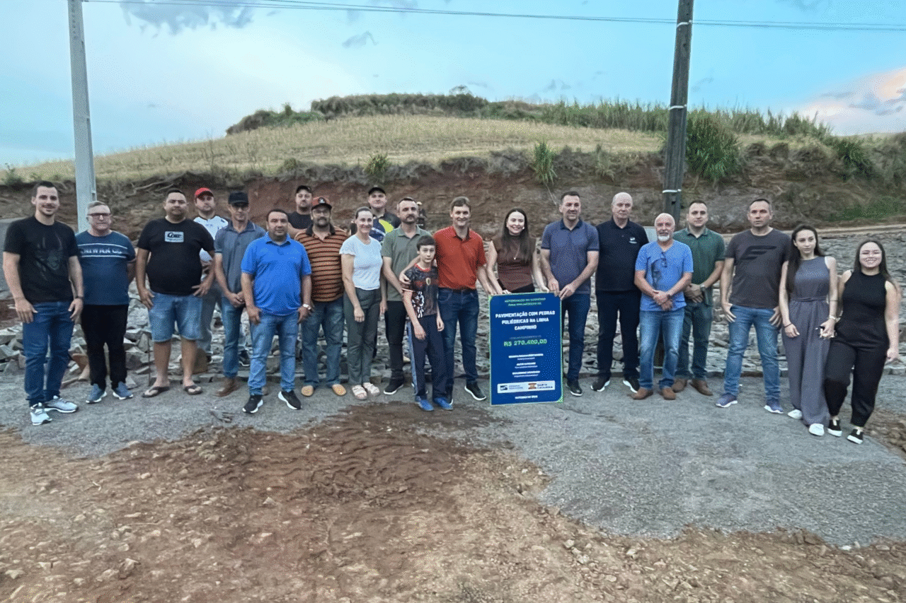 Mais de R$ 400 mil serão investidos em obras no interior de Dionísio Cerqueira 3 A prefeita Bianca Maran, realizou a assinatura da ordem de serviço de importantes obras nas Linhas Campinho e Toldo onde serão investidos mais de R$ 400 mil