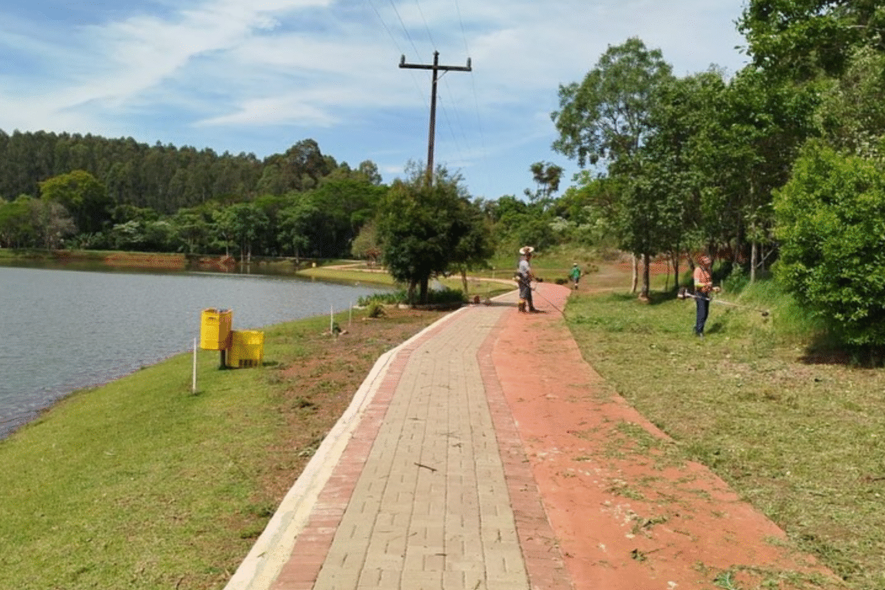 Prefeitura intensifica limpeza e manutenção no Lago Municipal de São José do Cedro 9 Entre as ações está sendo realizada a roçada e manutenção no Lago Municipal, deixando o local mais bonito, seguro e acolhedor para moradores e visitantes