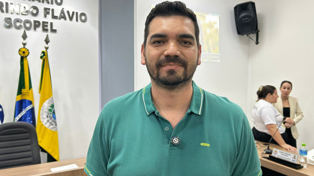 Câmara de Santo Antonio aprova projeto “Corte Social” para apoiar estudantes carentes 3 Iniciativa do vereador Junior prevê cortes de cabelo gratuitos para crianças e jovens em vulnerabilidade, unindo inclusão, dignidade e apoio comunitário.