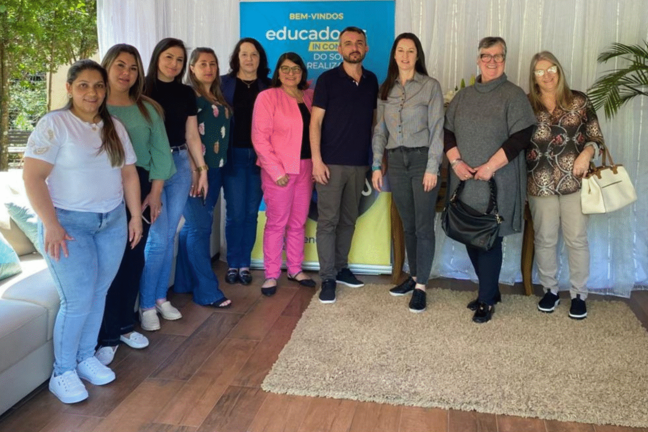 Equipe da Educação participa da Escola de Líderes do SEBRAE 4 Representantes da Secretaria de Educação de Dionísio Cerqueira participaram da Escola de Líderes, promovida pelo SEBRAE em Francisco Beltrão