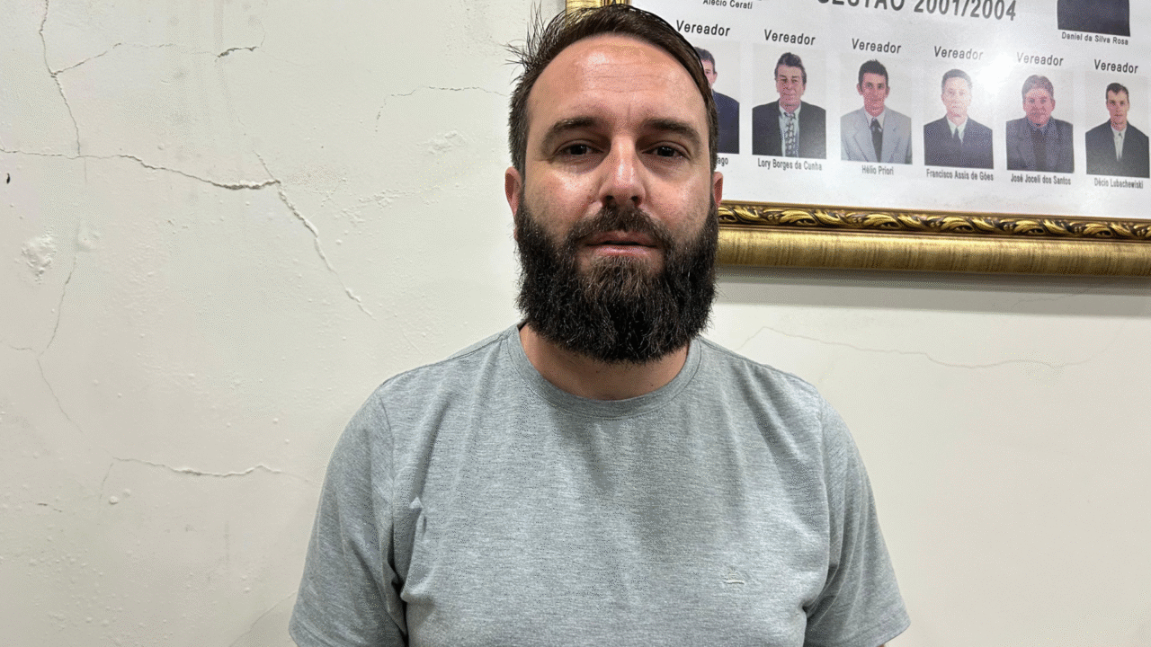 Vereador Douglas Horst destaca projeto de uniformes para Flor da Serra do Sul 3 Durante a Sessão da Câmara projetos importantes para as áreas de educação, saneamento, esporte e agricultura entraram em pauta